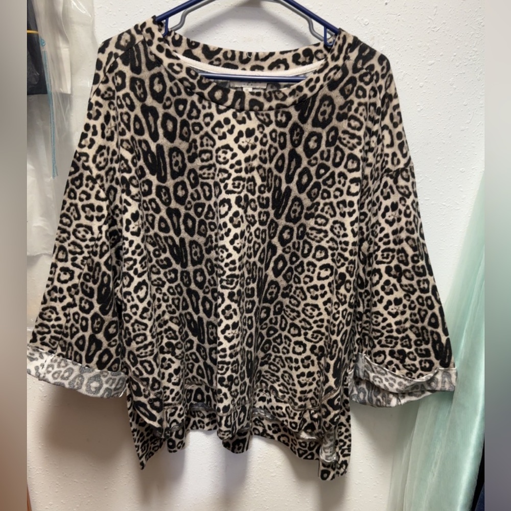 Leopard print sweatshirt